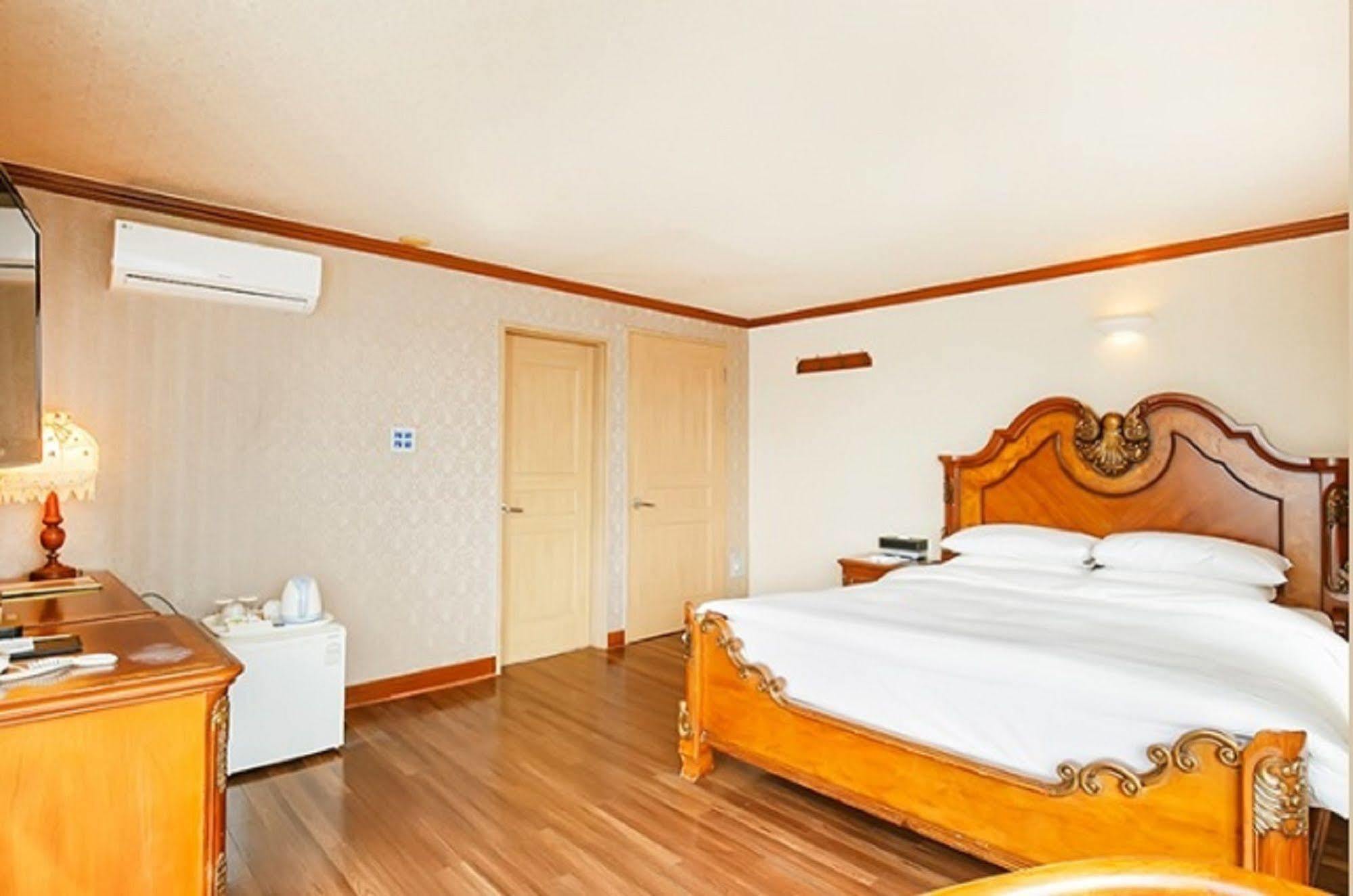 Hotel Castle Beach ปูซาน ภายนอก รูปภาพ