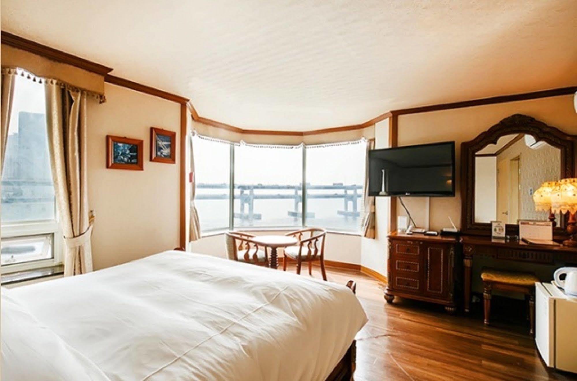 Hotel Castle Beach ปูซาน ภายนอก รูปภาพ